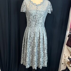 Chic Floral Lace Midi Dress in Soft Blue